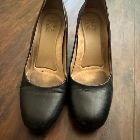 Naturalizers - Picture 2 of 2